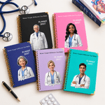 Cuaderno A5 personalizado con ilustración de personal sanitario en estilo cómic y efecto 3D, agenda semanal y mensual 2027, con nombre, ideal como regalo de cumpleaños para médicos y enfermeros