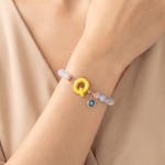 Individuell gestaltbares, mehrfarbiges Armband mit Morganit-Perlen im Macaron-Design und Initialen, längenverstellbar – als Geschenk mit Geburtsstein zum Geburtstag oder zum Jahrestag für Frauen und Mädchen