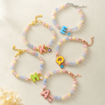 Individuell gestaltbares, mehrfarbiges Armband mit Morganit-Perlen im Macaron-Design und Initialen, längenverstellbar – als Geschenk mit Geburtsstein zum Geburtstag oder zum Jahrestag für Frauen und Mädchen
