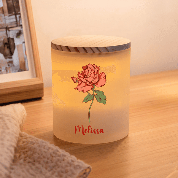 Portavelas personalizado de estilo retro con la flor del mes de nacimiento, vela LED y nombre; decoración de mesa, regalo de cumpleaños o Navidad para amigos, familiares y parejas