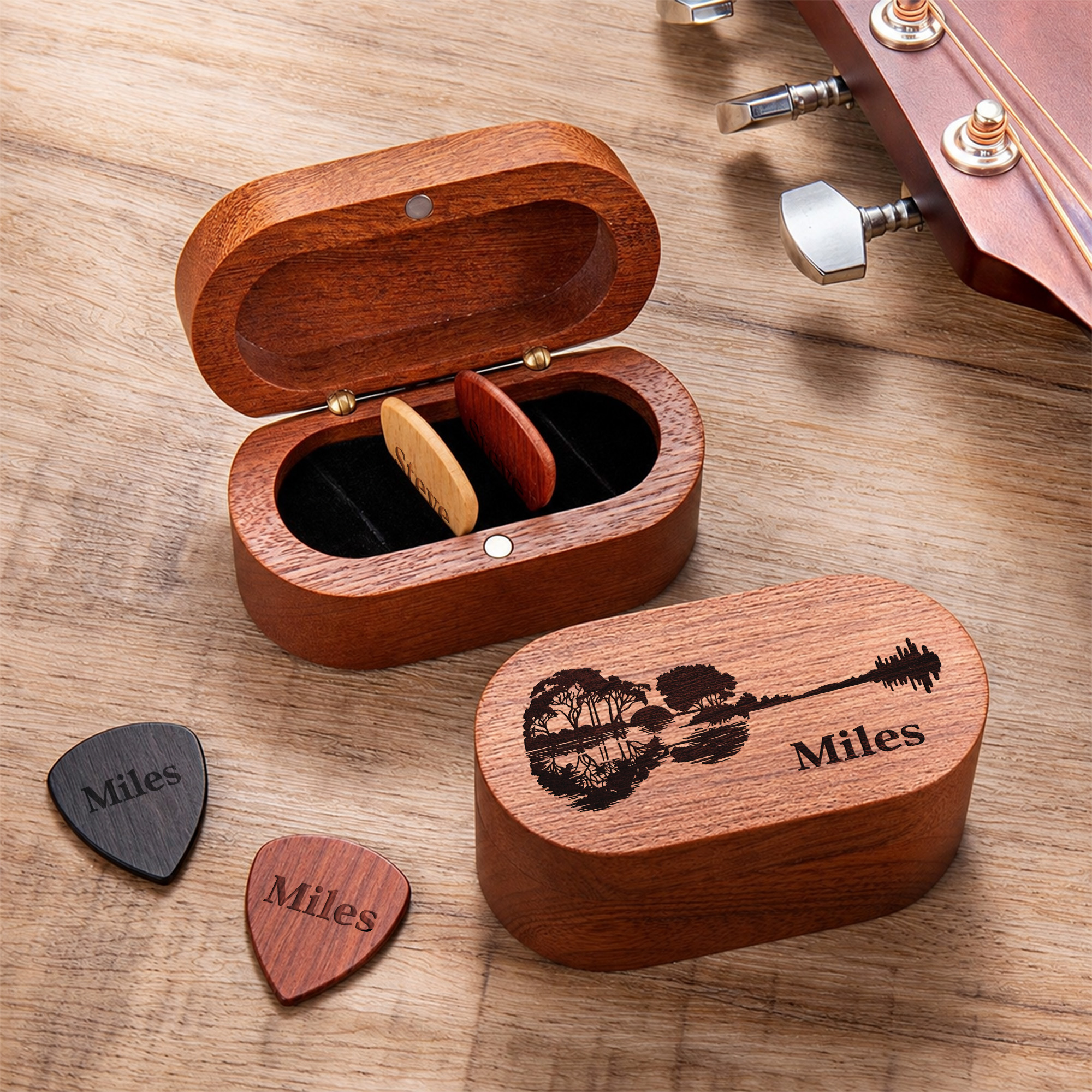 Individuell gestaltetes Gitarrenplektrum aus Holz mit Gitarrenmotiv und magnetischem Aufbewahrungsetui mit Namensgravur – Musikzubehör als Geburtstagsgeschenk für Gitarristen