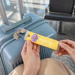 Étiquette à bagages personnalisée « Fleur de naissance et papillon » avec prénom – Idéale pour les voyages, les anniversaires ou les voyages d'affaires – Cadeau pour une amie voyageuse 6
