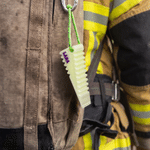 Cale de porte personnalisée sur le thème des pompiers, phosphorescente, avec prénom et boucle réfléchissante en paracorde – Cadeau de Noël ou d'usage quotidien pour un pompier 4