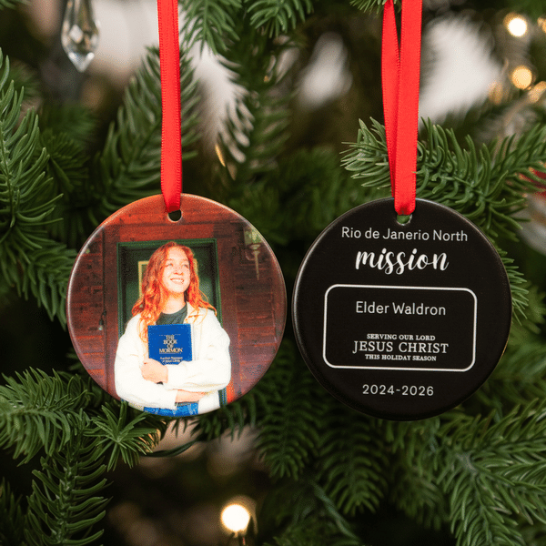 Personalisiertes, minimalistisches Keramik-Ornament im LDS-Missionars-Design mit Namen, Jahr und Text – Weihnachtsgeschenk für Missionare und Mitglieder der Kirche