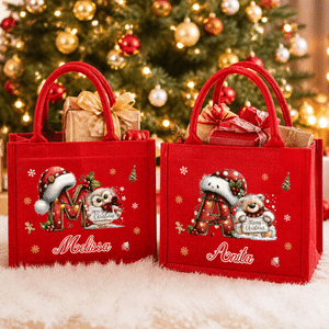 Borsa regalo personalizzata in lino rosso riutilizzabile con motivo natalizio di animaletti carini e cappellino da Babbo Natale, con iniziale e nome: regalo perfetto per la festa di Natale per la famiglia e i bambini