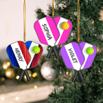 Adorno acrílico 2D personalizado y colorido con forma de raqueta de pickleball y nombre: regalo de Navidad para jugadores y entrenadores de pickleball 1