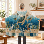 Personalised Mum Sea Turtle and 1-10 Baby Sea Turtles Soft Quilted-Look Hooded Blanket with Title and Name Birthday Gift for Family Mum Gran