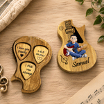 Étui porte-médiators en bois personnalisé avec personnage de dessin animé et effet 3D, comportant un texte avec le prénom et 3 médiators – Cadeau d'anniversaire pour les guitaristes et leurs parents 1