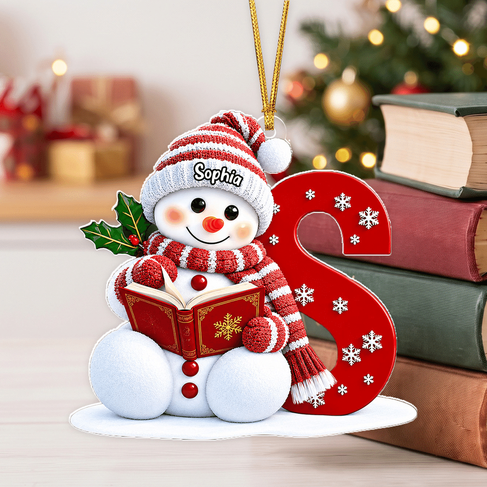 Adorno acrílico personalizado de Navidad con un muñeco de nieve leyendo, con nombre y letra; decoración para el árbol de Navidad y el hogar; regalo de Navidad para niños y la familia 8