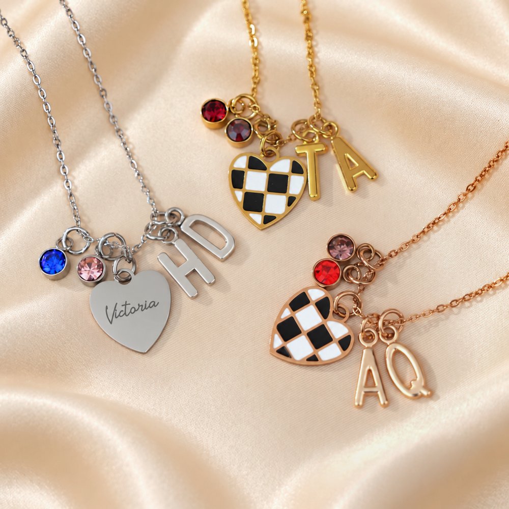 Collar personalizado con piedra natal, diseño único de corazón y bandera a cuadros de carreras, con inicial; delicada joya inspirada en las carreras de coches, ideal como regalo de cumpleaños para mujeres piloto y amantes de las carreras 3