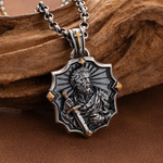 Collier en argent massif avec pendentif personnalisé en forme de bouclier orné d'une médaille de saint et d'une inscription – Cadeau religieux chrétien pour homme ou papa