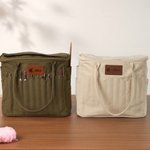 Borsa portaoggetti a scomparti multipli con design personalizzato dell'uncinetto e etichetta in pelle PU: regalo di compleanno o anniversario per la nonna appassionata di lavoro a maglia