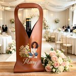 Sac de protection pour bouteille de vin en cuir PU personnalisé, orné d'un personnage de dessin animé et d'une fleur symbolisant le mois de naissance, avec prénom : cadeau d'anniversaire ou de mariage pour les amateurs de vin