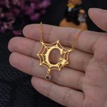 Collar personalizado de plata de ley con una espeluznante telaraña, piedra natal e inicial: exquisita joya, regalo de Halloween o de aniversario para ella 5