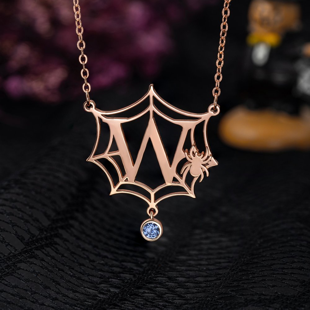 Collar personalizado de plata de ley con una espeluznante telaraña, piedra natal e inicial: exquisita joya, regalo de Halloween o de aniversario para ella 4