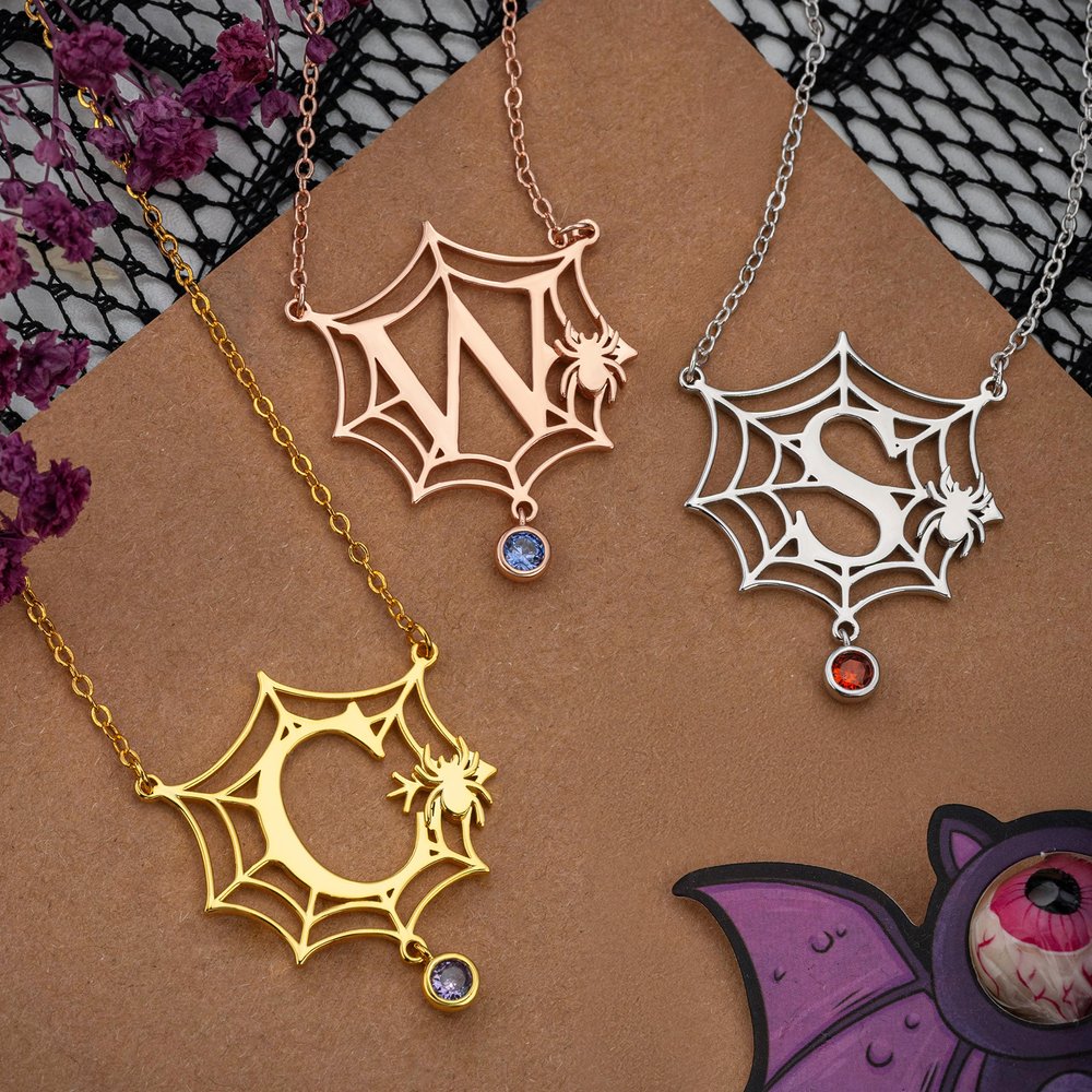 Collar personalizado de plata de ley con una espeluznante telaraña, piedra natal e inicial: exquisita joya, regalo de Halloween o de aniversario para ella 2