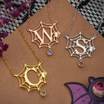 Collar personalizado de plata de ley con una espeluznante telaraña, piedra natal e inicial: exquisita joya, regalo de Halloween o de aniversario para ella 2