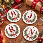 Decorazione natalizia personalizzata in ceramica con iniziale, nome e anno: ornamento per l'albero di Natale, regalo di Natale per bambini, familiari e amici