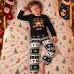 Ensemble de pyjamas personnalisés et colorés sur le thème de Noël, représentant une famille de rennes, avec prénom. Vêtements confortables à porter au quotidien. Cadeau de Noël idéal pour les parents et les enfants.
