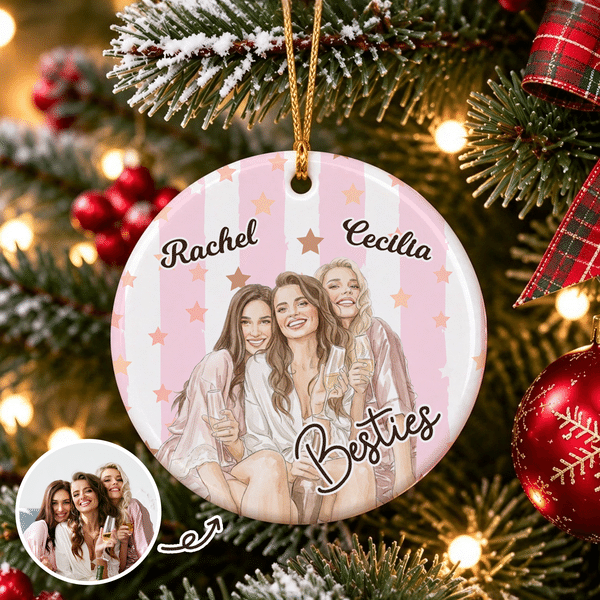 Addobbo natalizio in ceramica personalizzato con ritratto delle migliori amiche in stile acquerello a strisce rosa, con foto e nomi: regalo di Natale per le amiche e le migliori amiche