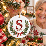 Decorazione natalizia personalizzata in ceramica con iniziale, nome e anno: ornamento per l'albero di Natale, regalo di Natale per bambini, familiari e amici
