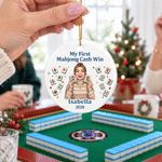 Adorno de cerámica con fichas de mahjong ilustradas con dibujos animados personalizados, con nombre y año; decoración navideña para el árbol; regalo para los amantes del mahjong 4