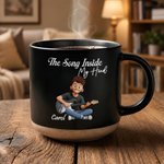 Henkilökohtainen ”The Song Inside My Heart” -kitarahahmo-aiheinen 12 oz:n keraaminen muki, jossa on nimi ja otsikko – päivittäiseen käyttöön sopiva syntymäpäivälahja kitaran ystävälle 1