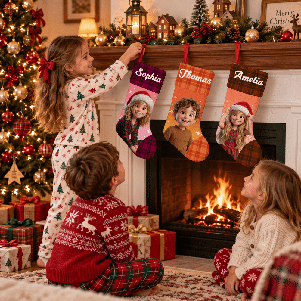Calcetín navideño personalizado con foto de dibujos animados, gorro de Papá Noel a cuadros y nombre; decoración para el hogar; regalo de Navidad para niños y la familia 4