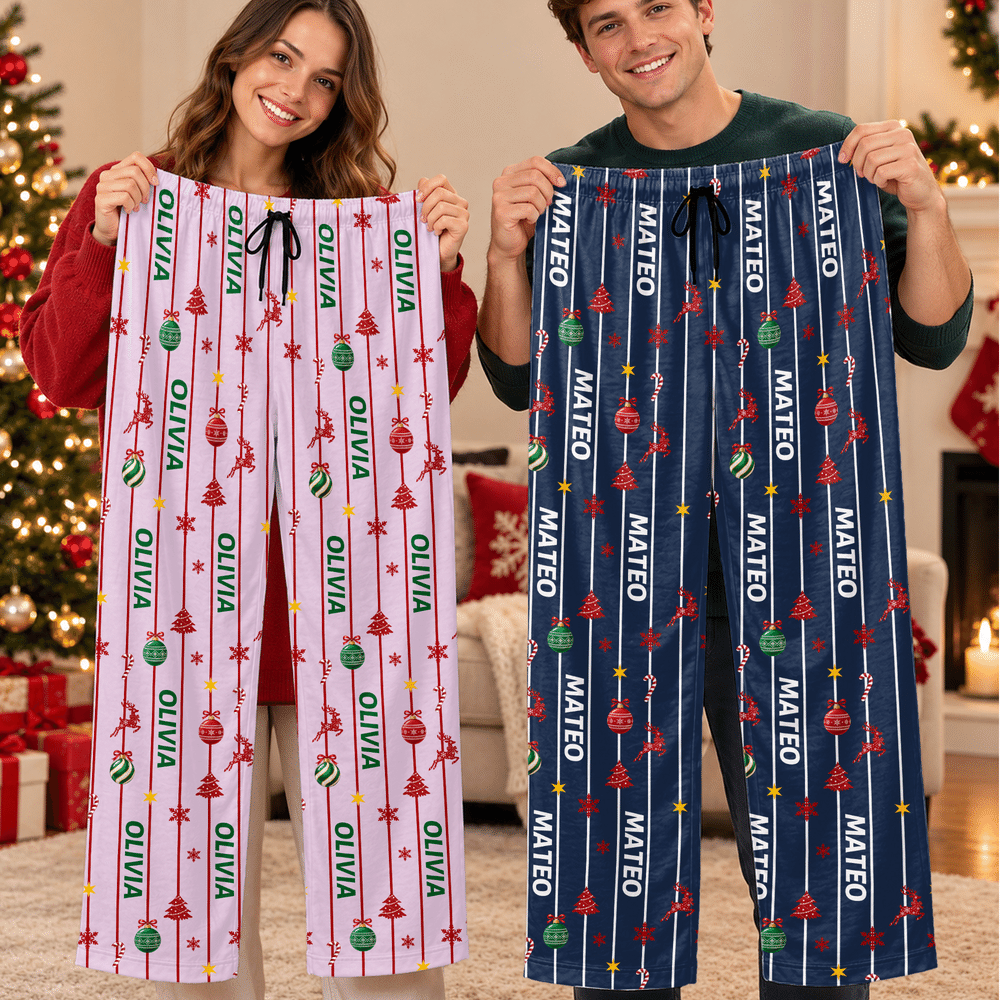 Pantalones de pijama navideños a rayas con adorno personalizado de reno para el árbol de Navidad y nombre: regalo de Navidad para hombres, mujeres, niños y amigos 4