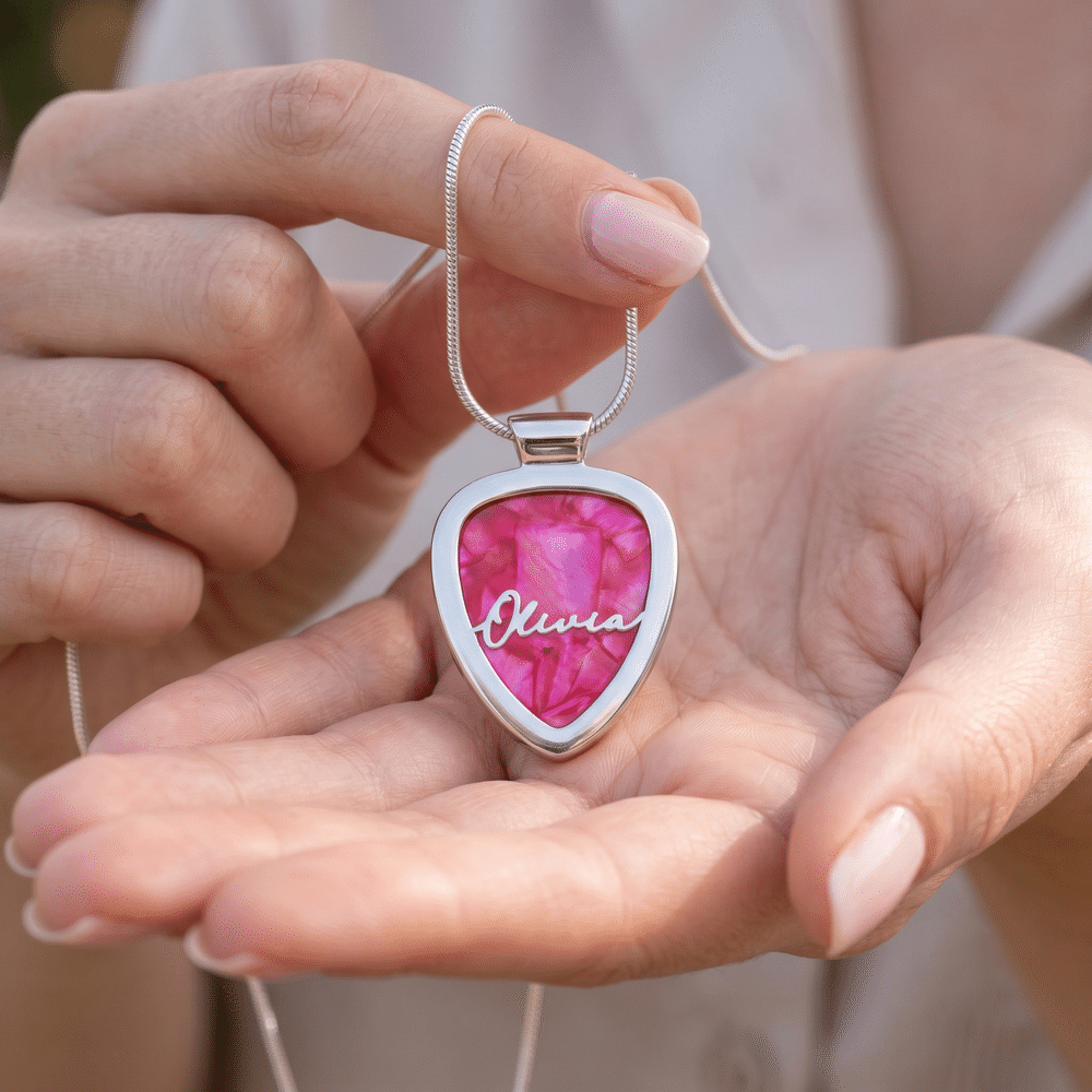 Collar con colgante personalizado y soporte desmontable para púas de guitarra, con texto en la parte posterior con el nombre. Regalo de cumpleaños con 1 púa de guitarra para guitarristas y amantes de la música 3
