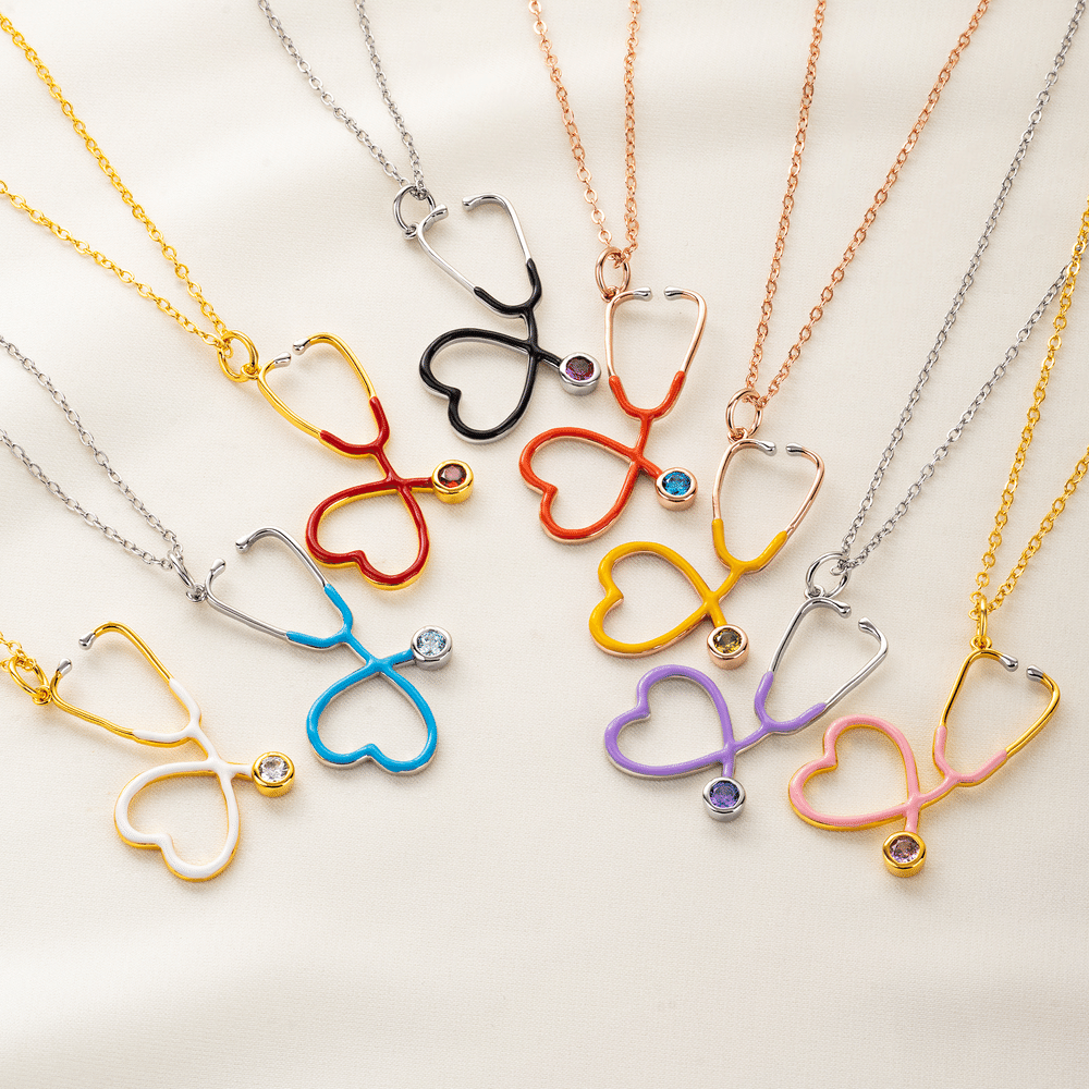 Collier en argent sterling avec stéthoscope en forme de cœur multicolore et pierre de naissance personnalisée – Bijou raffiné, cadeau de remerciement pour les infirmières et les médecins à l'occasion de la remise des diplômes 2
