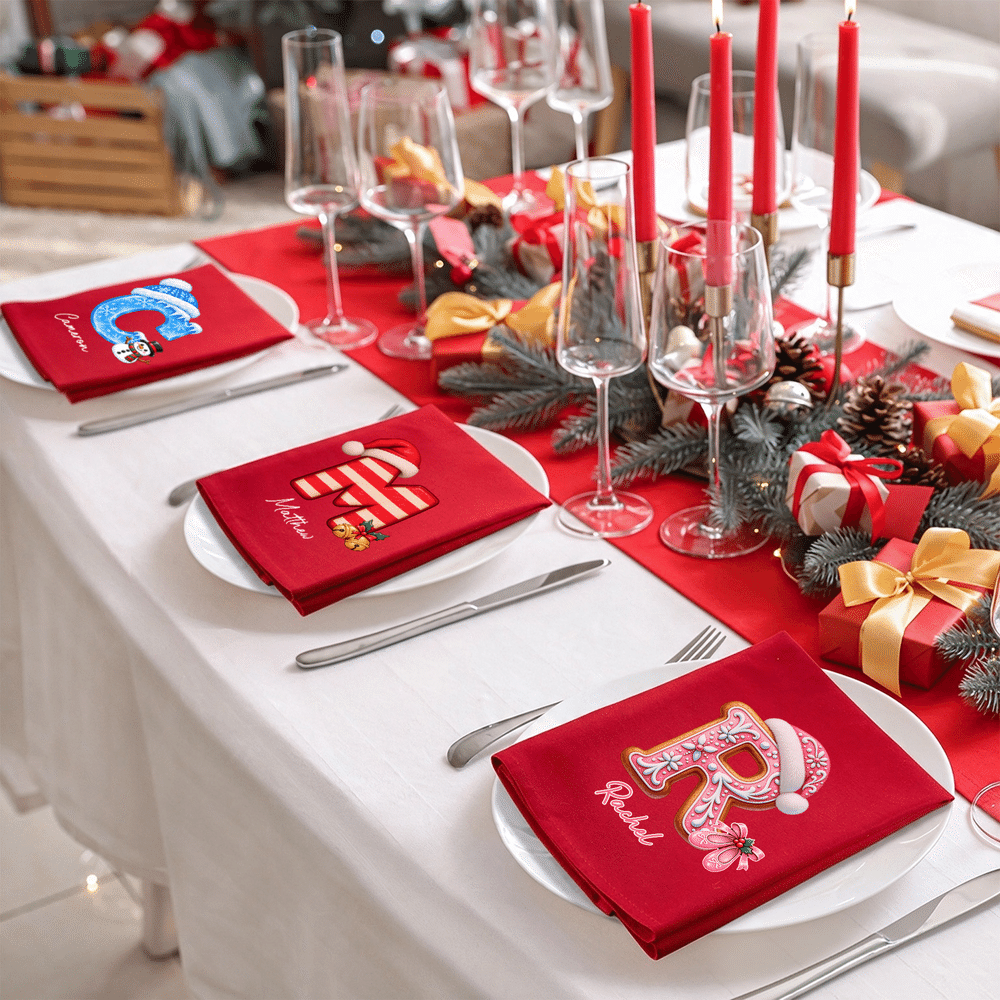 Serviette rouge 100 % coton personnalisée avec motif artistique à effet 3D sur le thème de Noël, avec initiale et prénom – Cadeau de Noël pour la famille et les invités 5