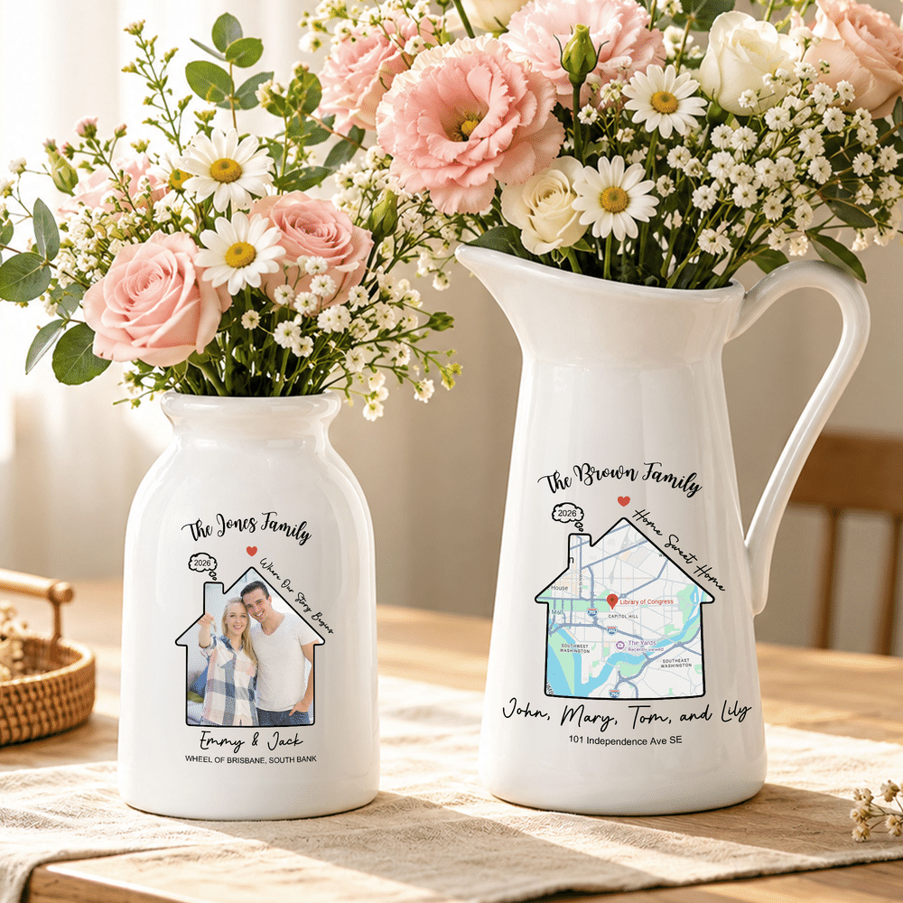 Personalisierte Keramikvase mit „Warm Cabin“-Motiv und Familienfoto, mit Familiennamen, Überschrift und Text – Wohnaccessoire und Einweihungsgeschenk für Familie und Freunde 1