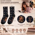 Gepersonaliseerde sokken met naam tekst en leesfiguurtje | zacht en halfhoog | verjaardagscadeau en kerstcadeau voor vrouwen en boekenliefhebbers 10