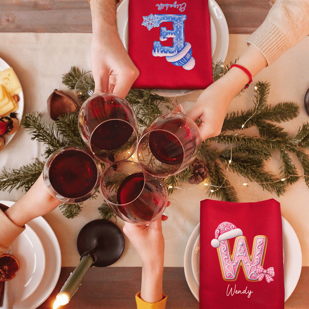 Serviette rouge 100 % coton personnalisée avec motif artistique à effet 3D sur le thème de Noël, avec initiale et prénom – Cadeau de Noël pour la famille et les invités 6