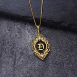 Personalisierte Halskette mit Anhänger in gotischem Vintage-Stil mit Initialen in alter englischer Schrift – Geschenk zum Geburtstag oder zum Jahrestag für Frauen 3