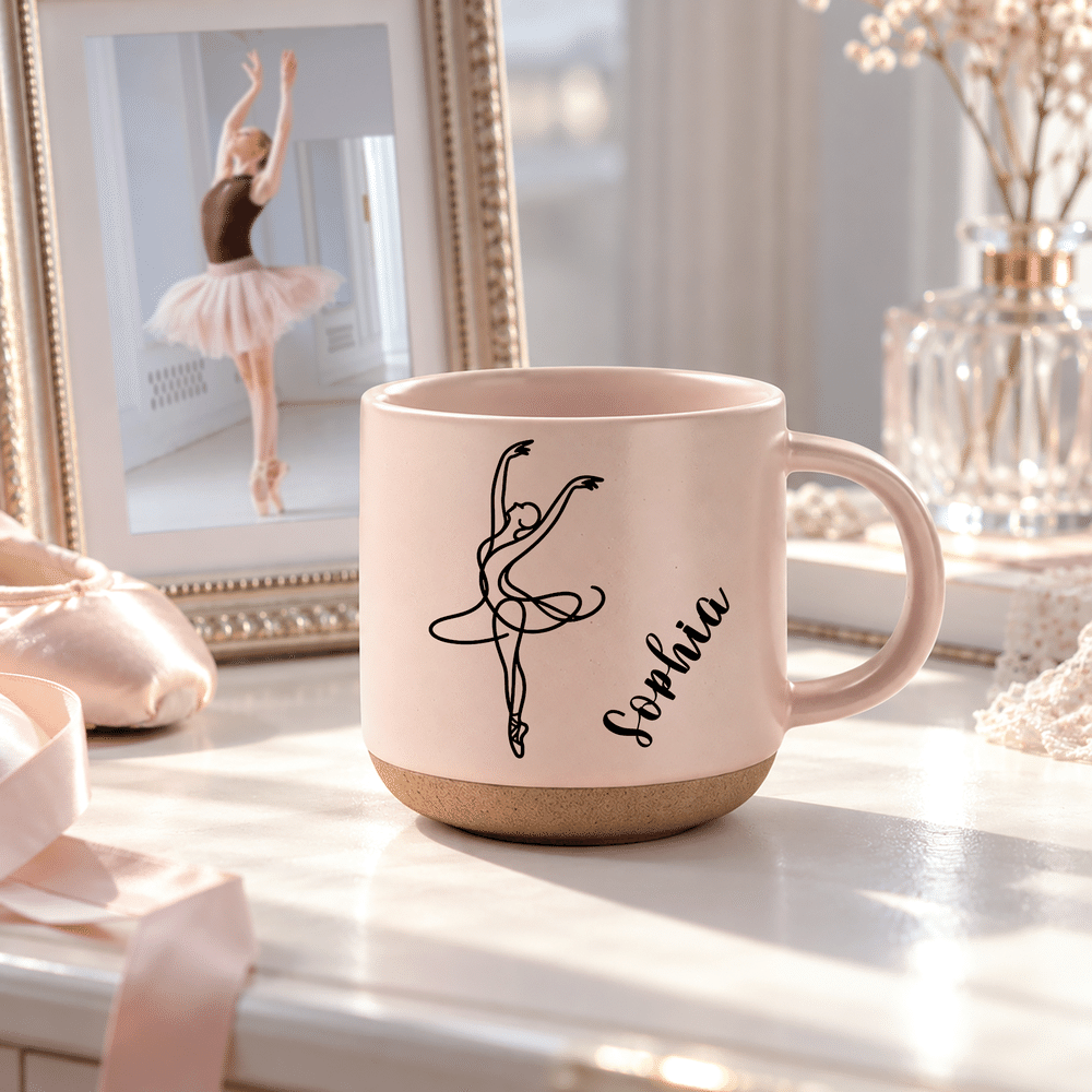 Taza de cerámica de 12 oz con diseño minimalista personalizado de líneas de ballet y nombre. Para uso diario, días de partido y como regalo de cumpleaños para niñas amantes del ballet. 1