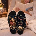 Personalisierte Leseocken mit Lesefigur | mit Zitat & Namen | Alltagssocken | Geburtstags- und Weihnachtsgeschenk für Frauen Bücherliebhaber 2