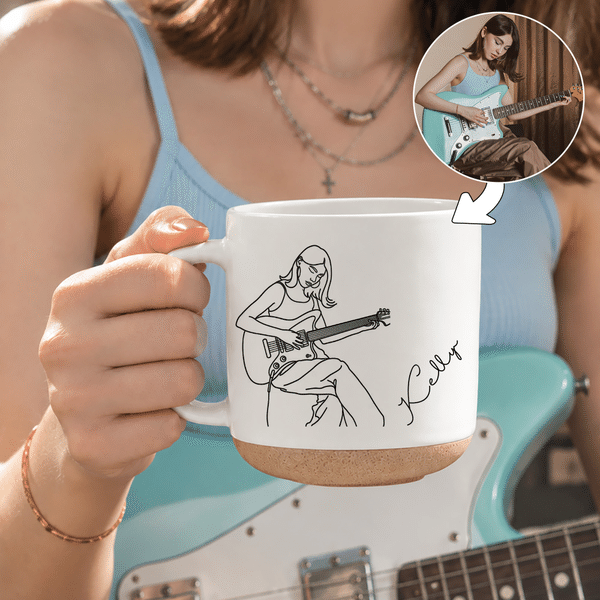 Taza de café de cerámica de 12 oz con asa y nombre grabado, con ilustración personalizada de un músico; ideal para el uso diario como regalo de cumpleaños para un amigo músico