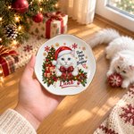 Bandeja de cerámica para joyas con borde dorado, personalizada con una foto de tu mascota con temática navideña y su nombre, ideal como regalo de Navidad para un amigo que tiene mascota 2