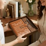 Taccuino personalizzato in pelle PU formato A5 con motivo floreale "A New Chapter" e nome, ideale come regalo di pensionamento, addio o fine rapporto di lavoro per un amico o un collega in pensione 6